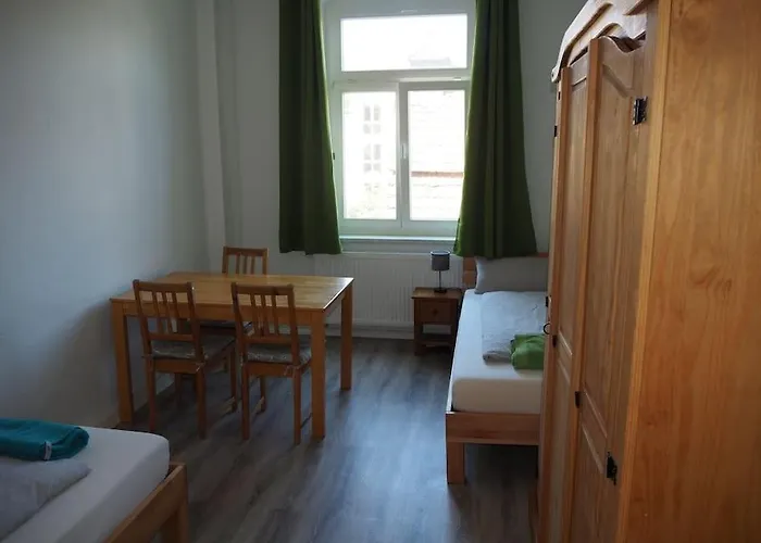 3-raum Wohnung, Ideal Fuer Monteure Und Gruppen *